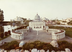 the-blogazine-11_luigi_ghirri_rimini_in_scala_1977_eredi_di_luig