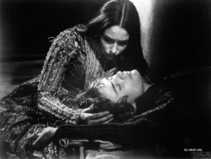 theblogazine-20130906-romeo-and-juliette-06