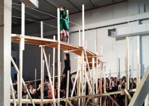 the-blogazine-20131024-dezeen_Catwalk-for-Up-by-Gartnerfuglen-Architects_ss_3