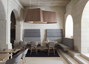 Between Parchment and Touch Screens: the Abbey of Fontevraud