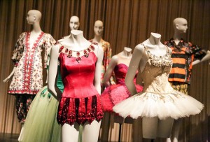 The Dancing Meaning of Fashion