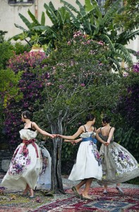 Vogue: Like A Painting - the Art of Selling Dreams